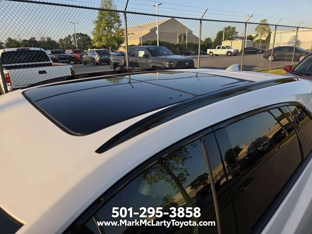 Used 2022 White Cadillac Sport image 8