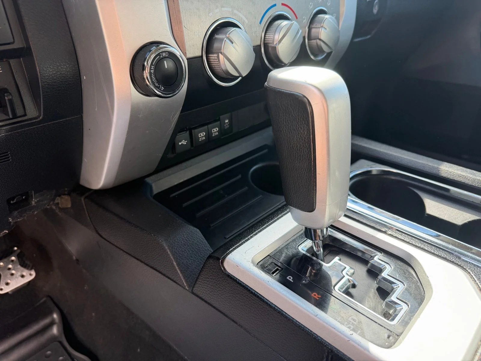 Used 2020 White Toyota SR5 image 13