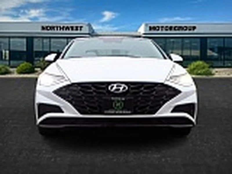 Used 2023 Serenity White Hyundai Limited image 2