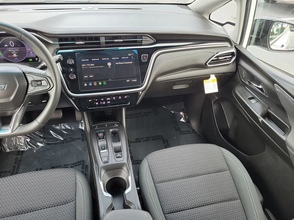 Used 2023 White Chevrolet 1LT image 17
