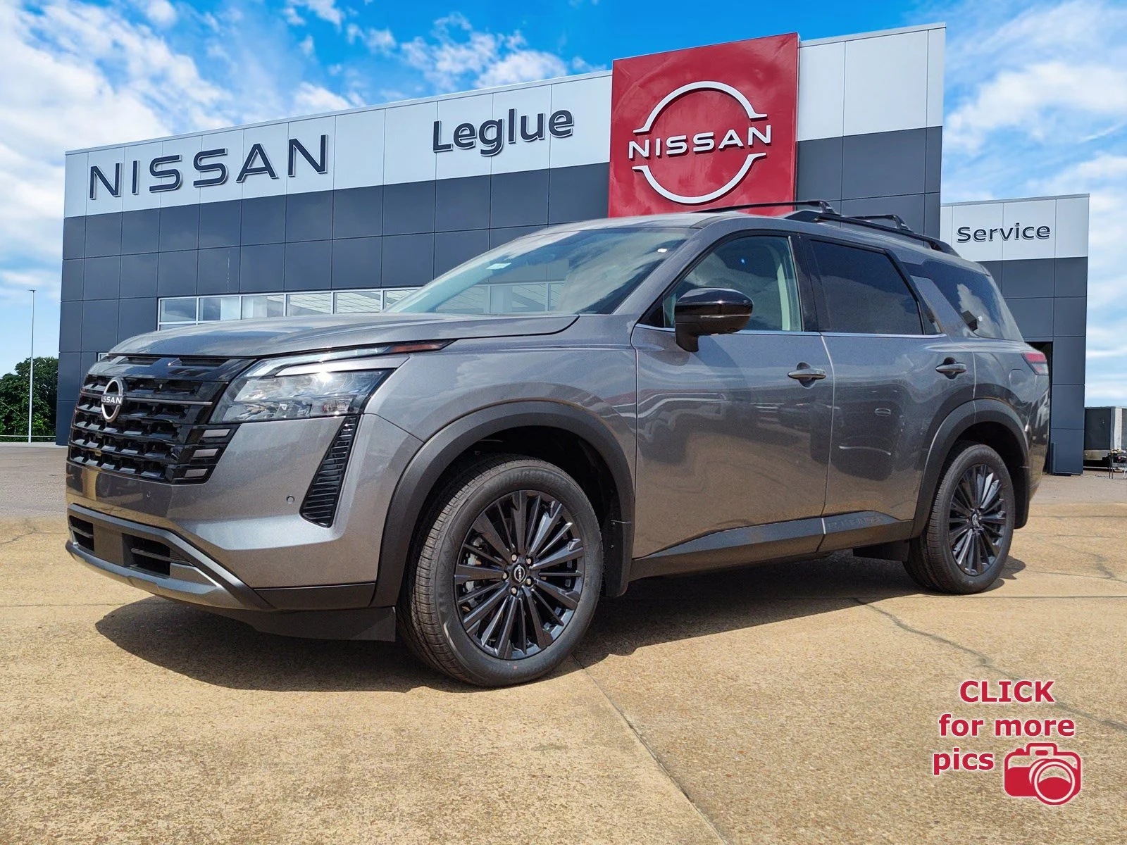2026 Nissan Pathfinder SL