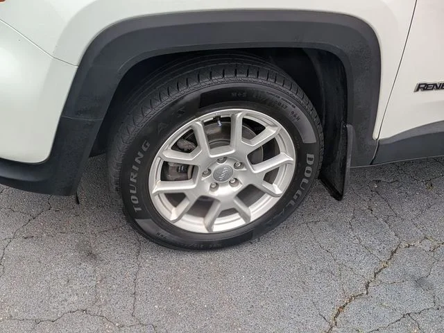 Used 2019 White Jeep Latitude image 10