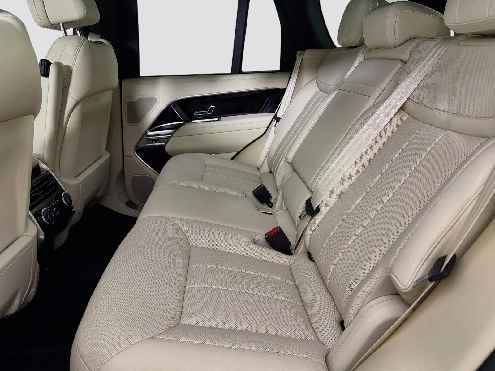New 2027 Carpathian Grey Land Rover SE image 23
