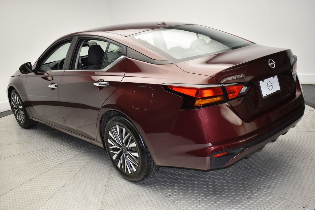 Used 2024  Nissan 2.5 SV image 7