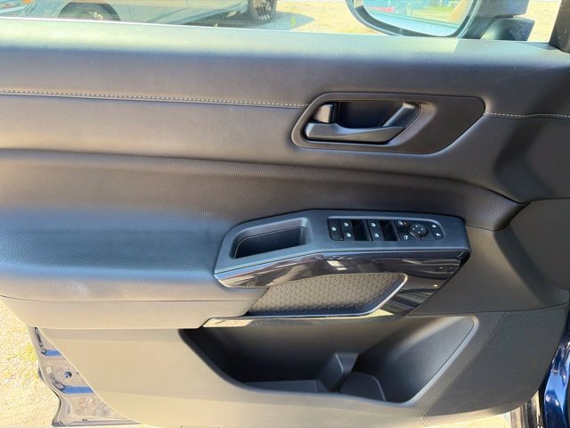 Used 2025 Blue Nissan SV image 29