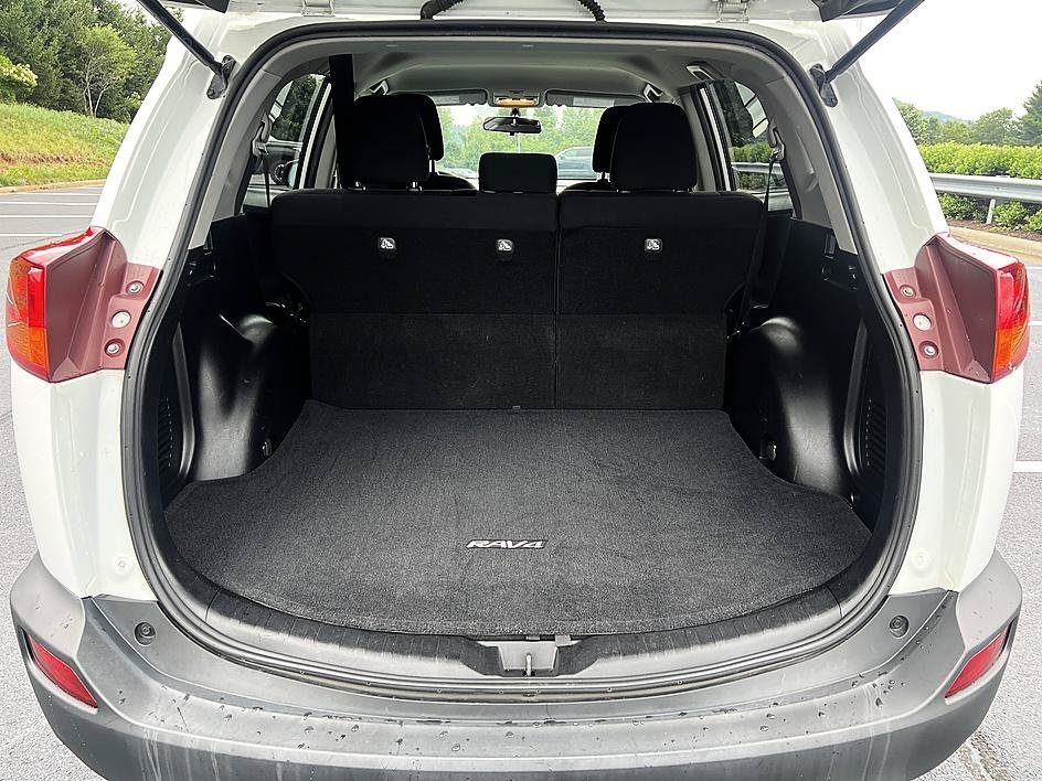 Used 2015 Super White Toyota LE image 21