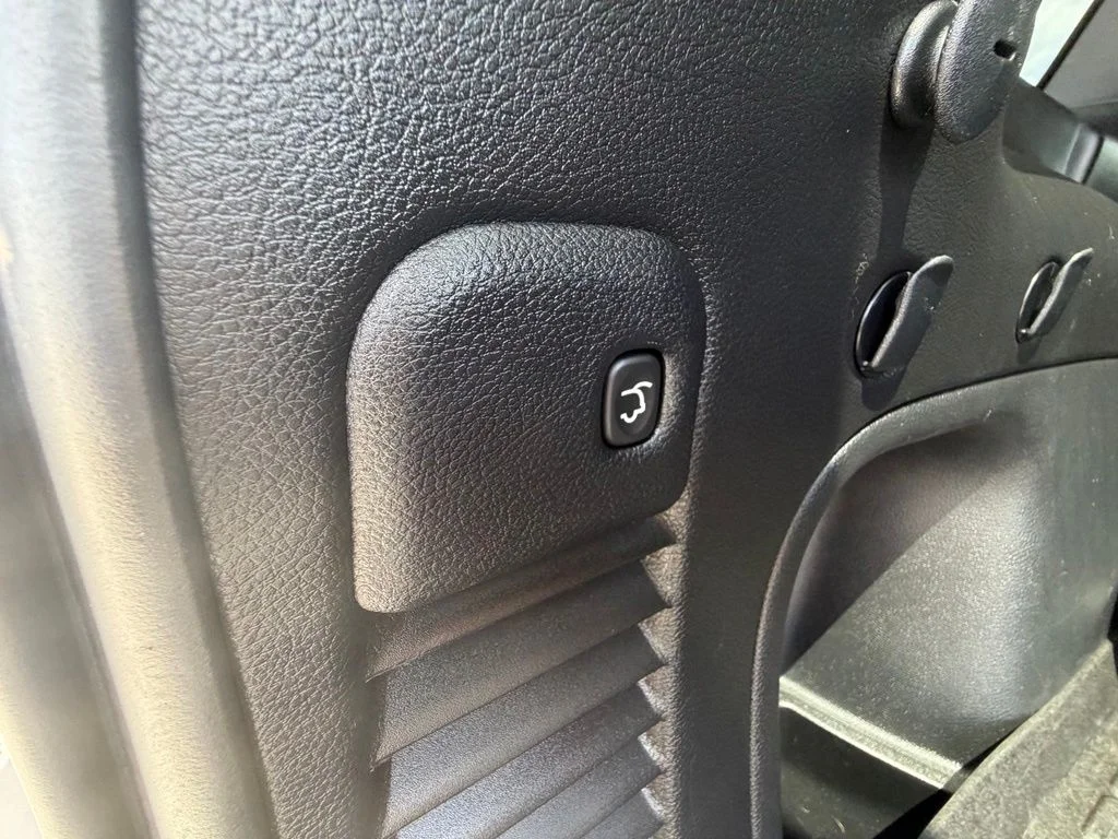 Certified Used 2022 White Jeep Limited image 28