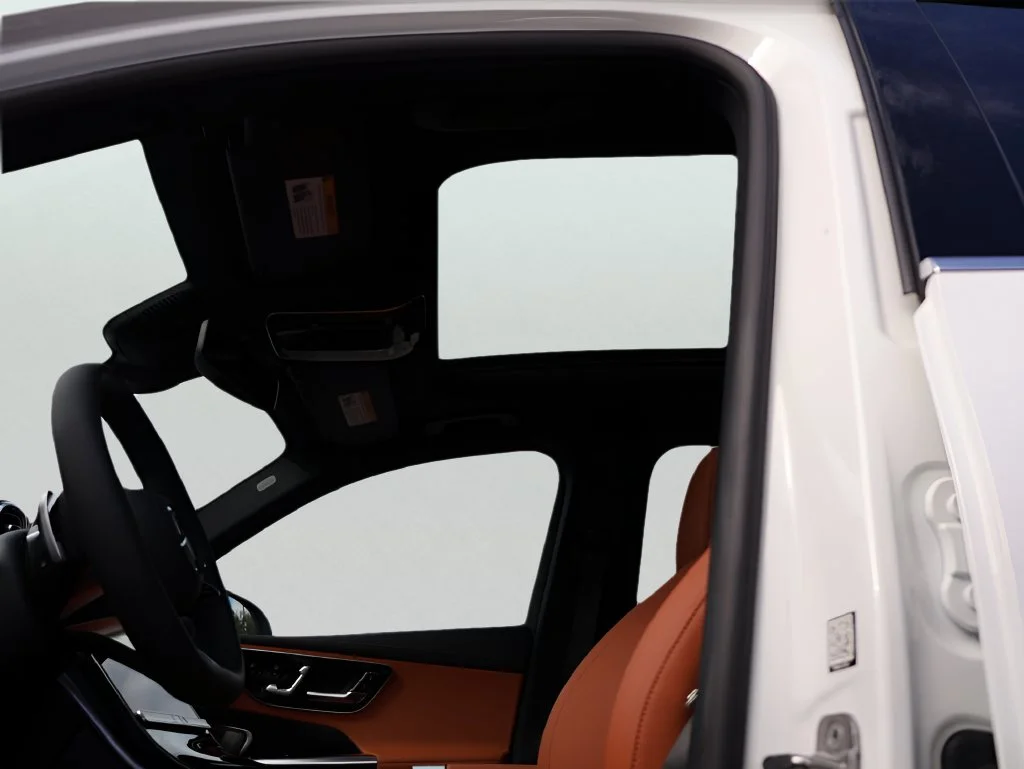 New 2027 White Mercedes-Benz GLC 300 image 38
