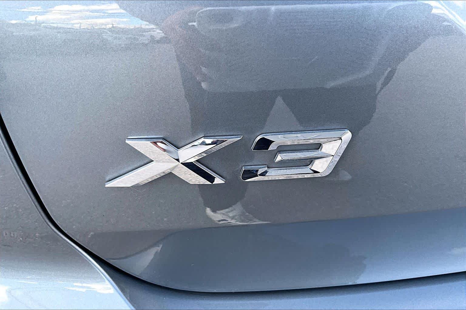 Used 2024 Skyscraper Grey Metallic BMW sDrive30i image 9