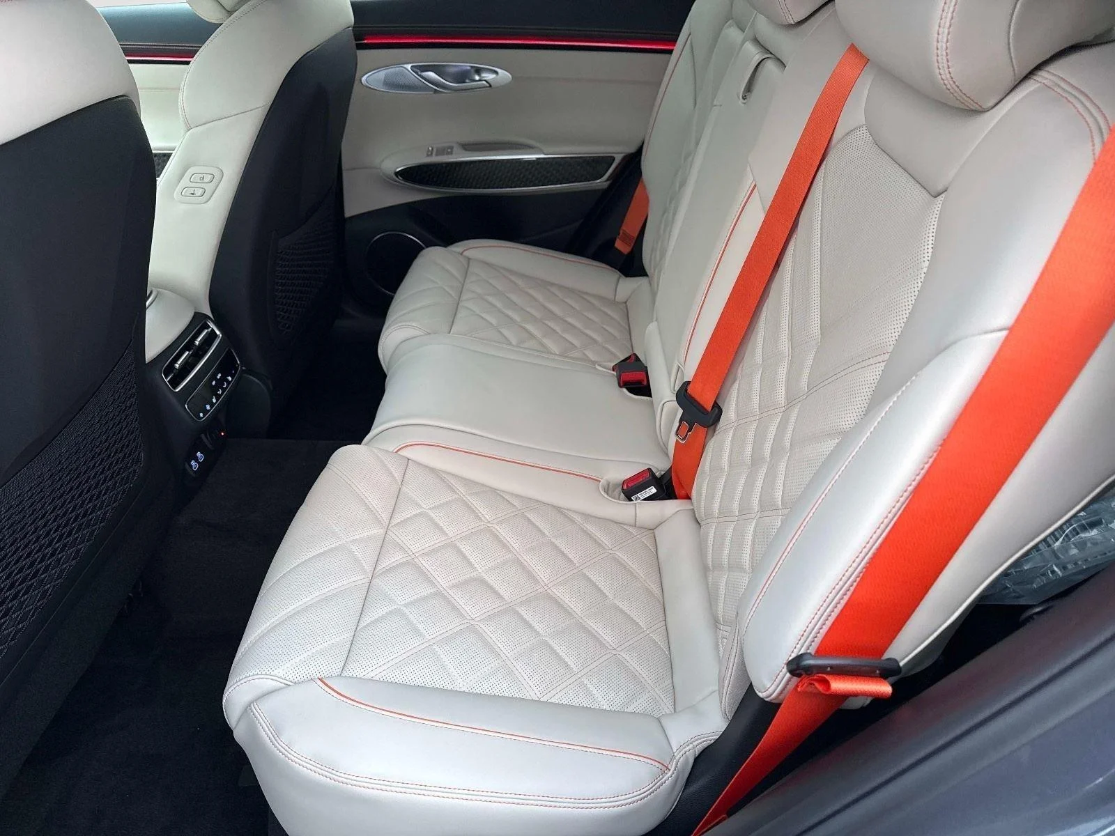 New 2026 Uyuni White Genesis 3.5T Sport Prestige image 13