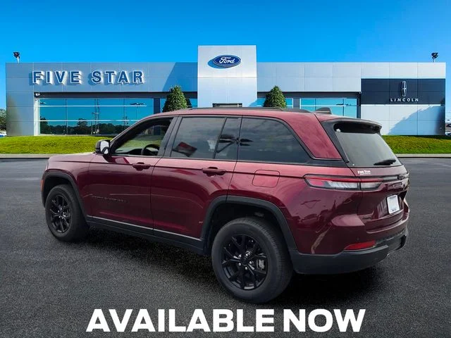 Used 2025 Red Jeep Altitude image 5