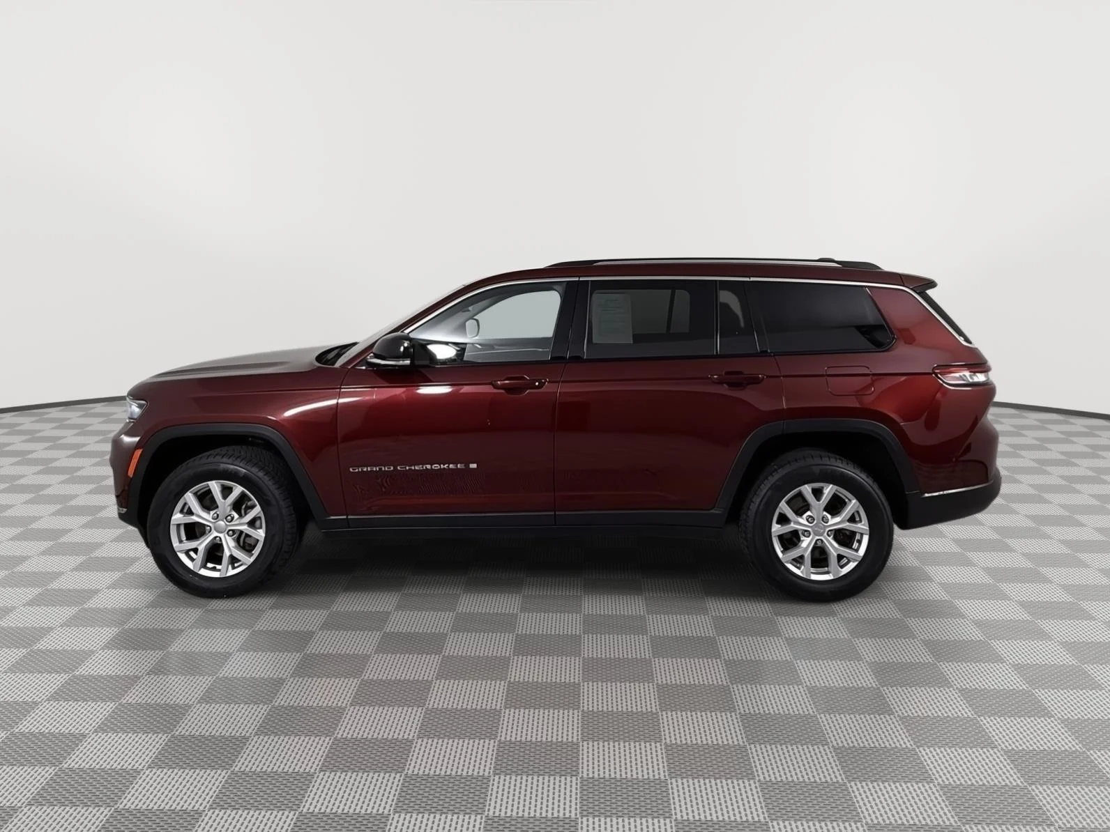 Used 2022 Velvet Red Pearlcoat Jeep Limited image 8