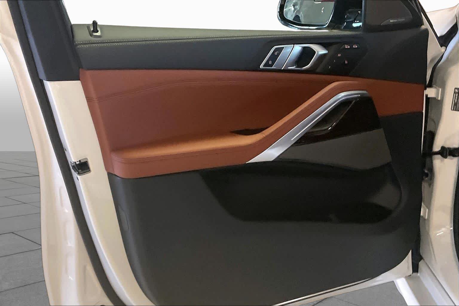 New 2027 Mineral White Metallic BMW xDrive40i image 10