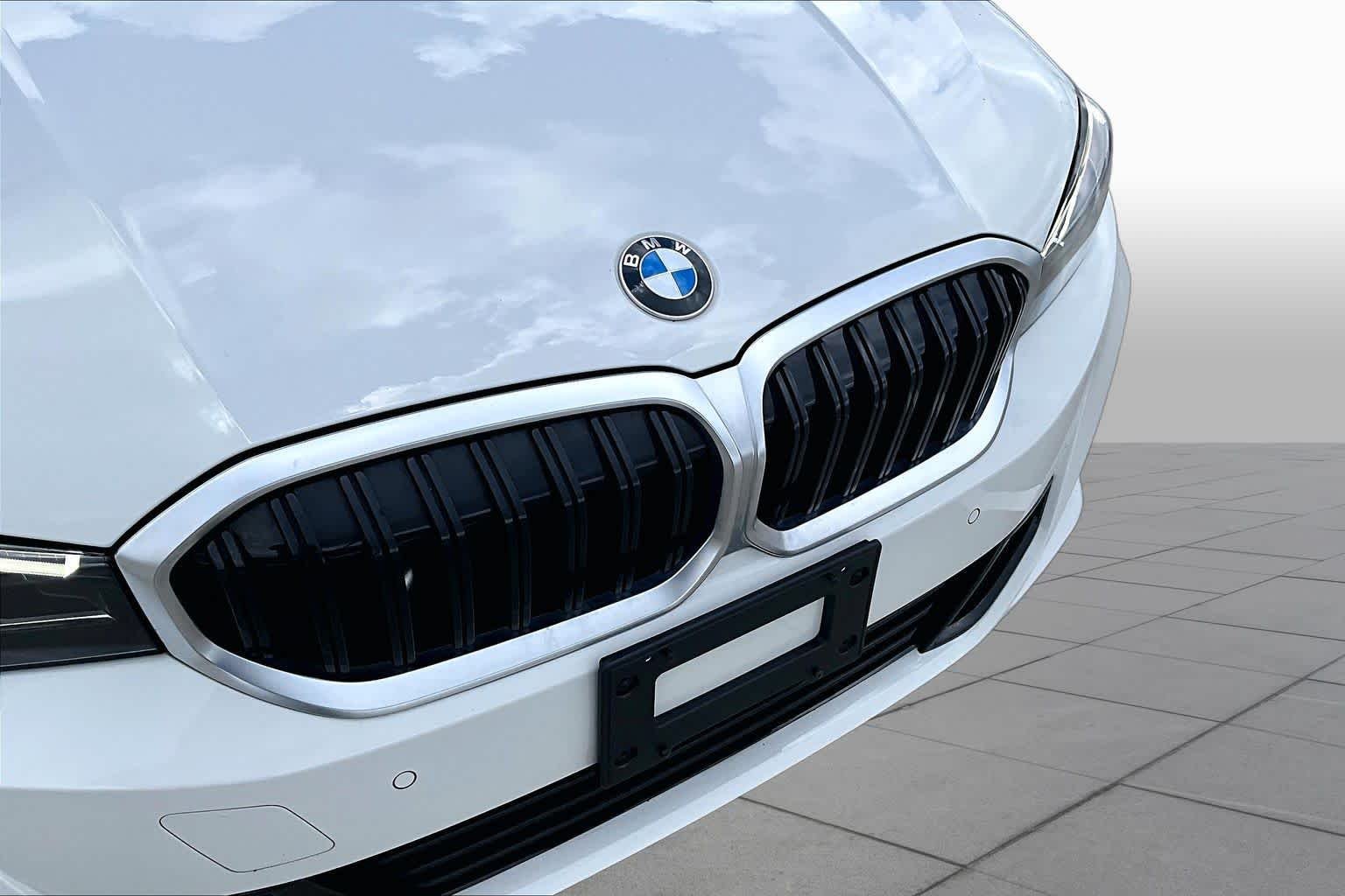 Used 2024 Alpine White BMW 330i image 29