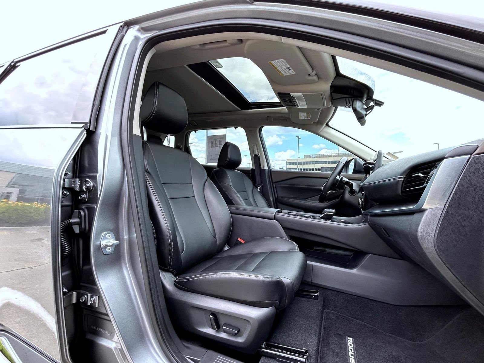 Used 2021 Gray Nissan SL image 15