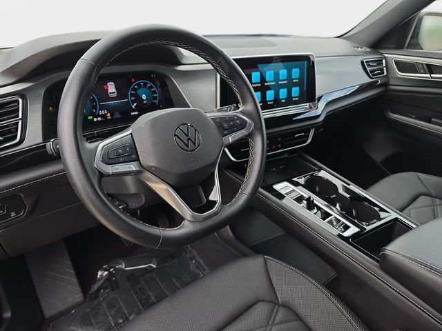 Used 2025 Black Volkswagen 2.0T SE w/Technology image 19