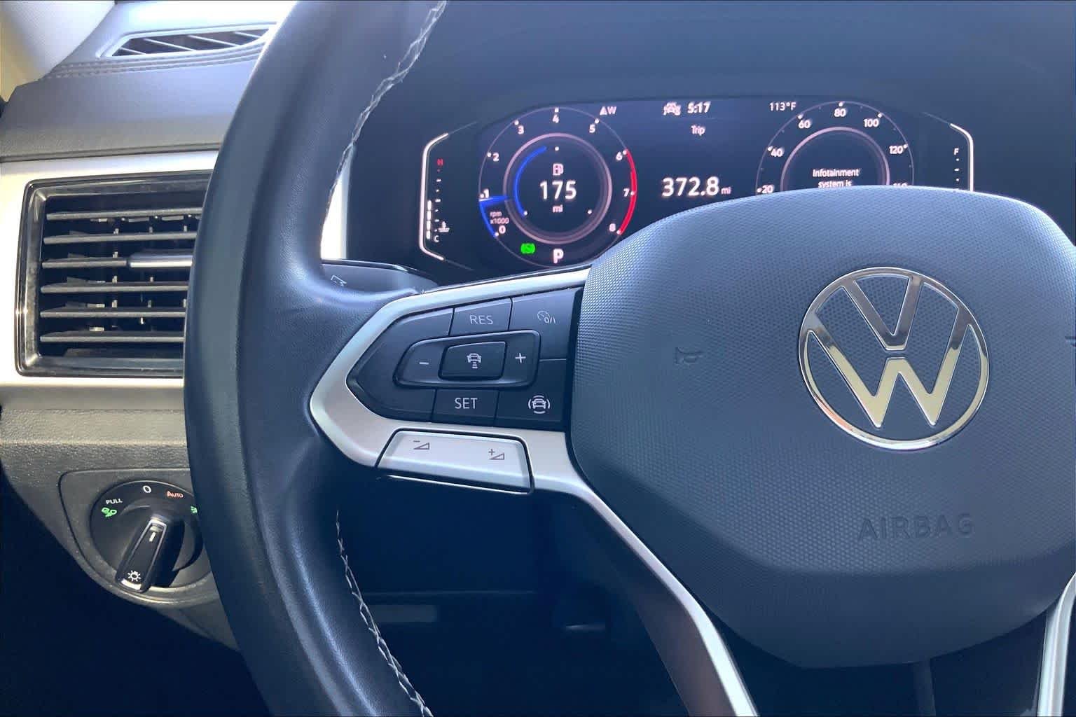 Used 2022 Deep Black Pearl Volkswagen 3.6L V6 SE w/Technology image 23