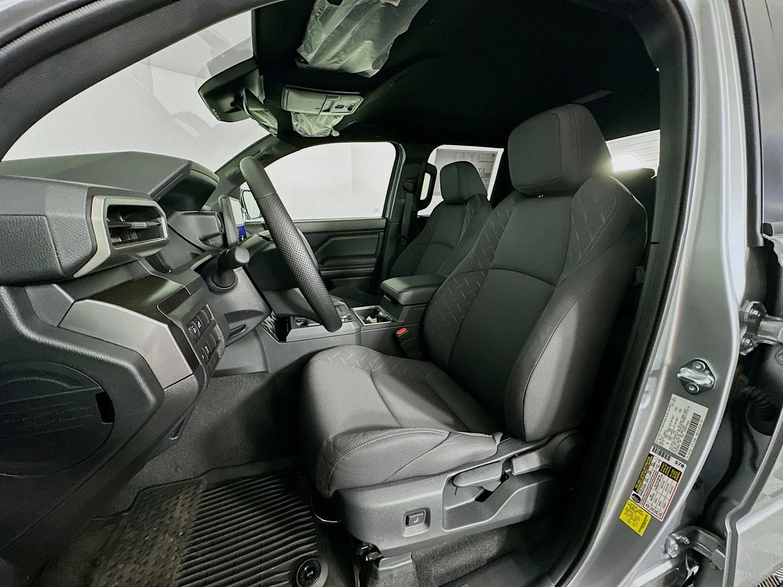 2025 Toyota Tacoma SR5 - Photo 20