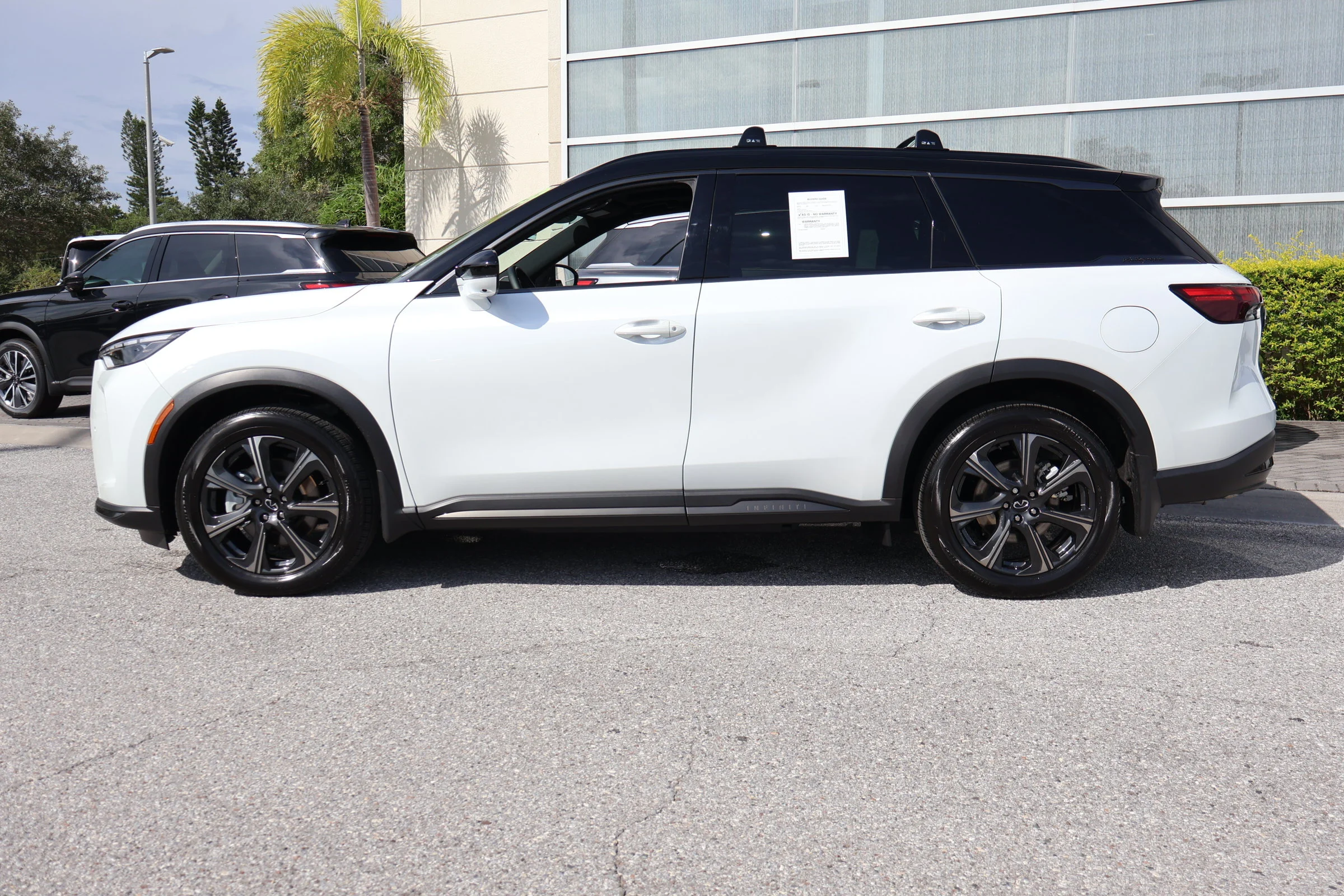Certified Used 2026 Radiant White/Black Obsidian INFINITI AUTOGRAPH image 6