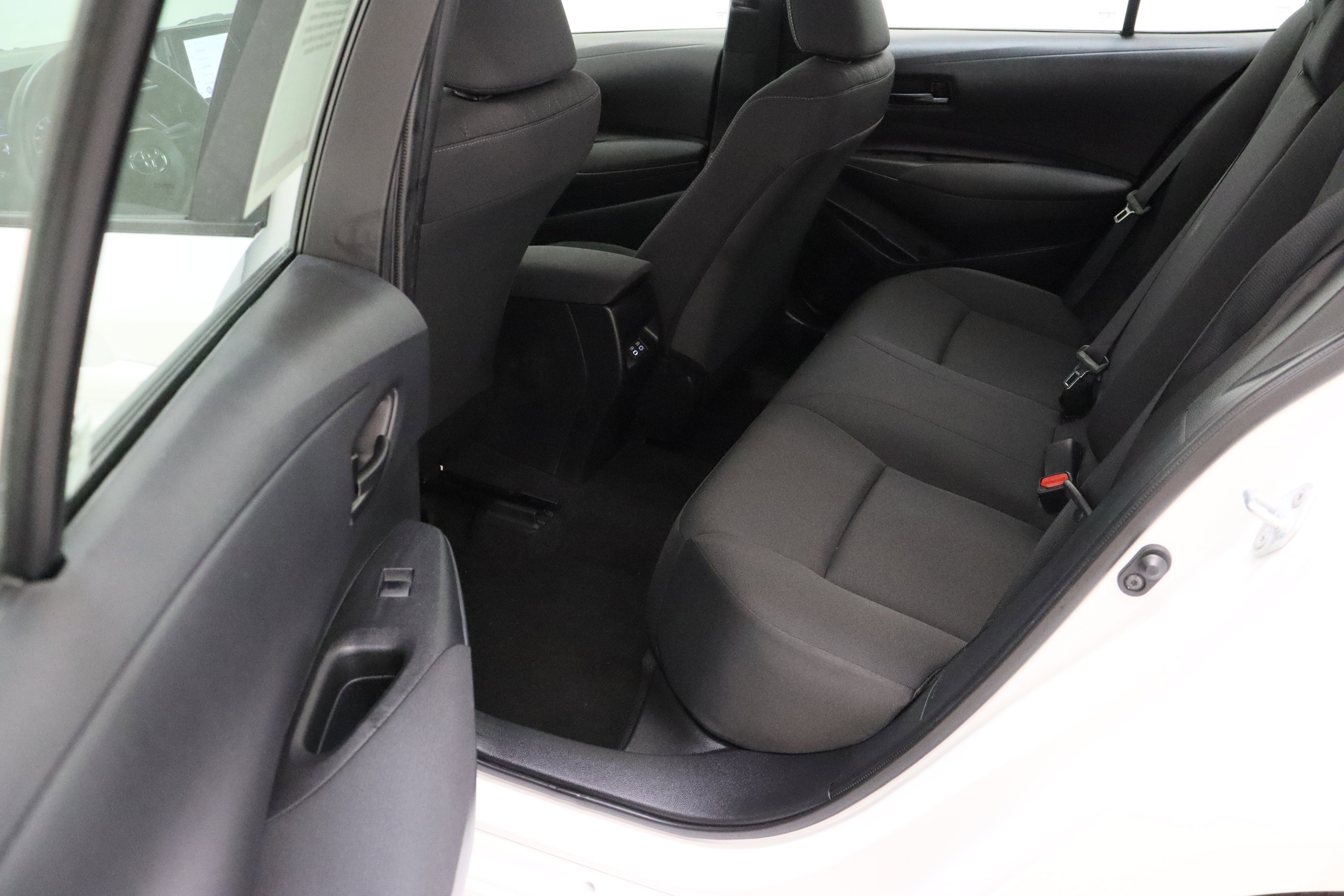 Used 2025 Ice Cap Toyota LE 2.0L image 25