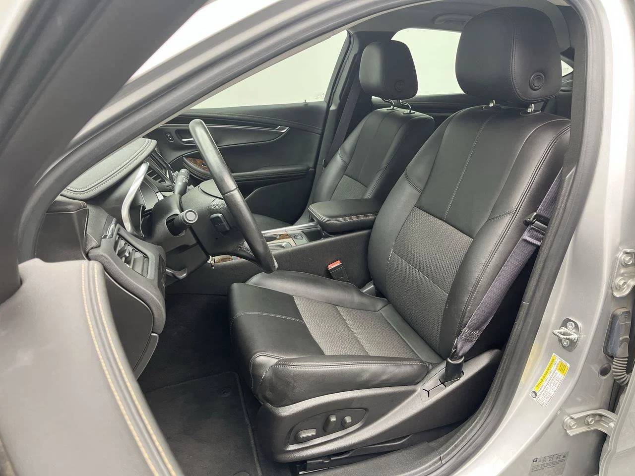 Used 2015 SILVER ICE METALLIC Chevrolet LT image 8