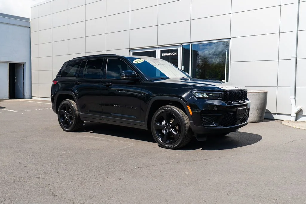 Used 2024 Black Jeep Altitude X image 29