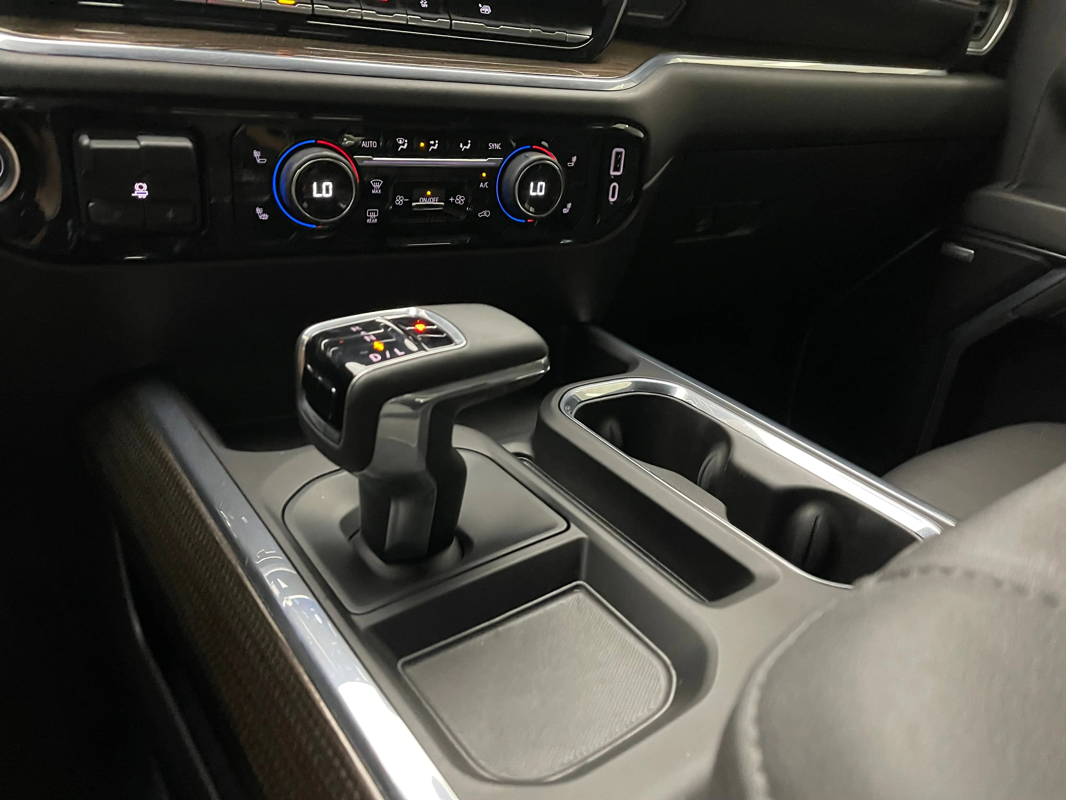 Used 2024 Summit White Chevrolet RST image 27