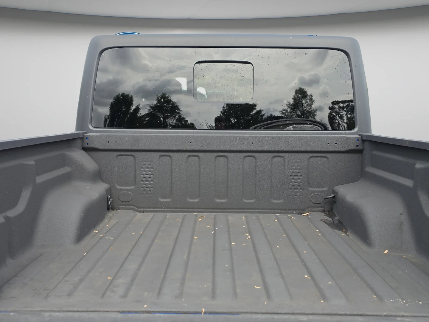 Used 2021 Hydro Blue Pearlcoat Jeep Overland image 13
