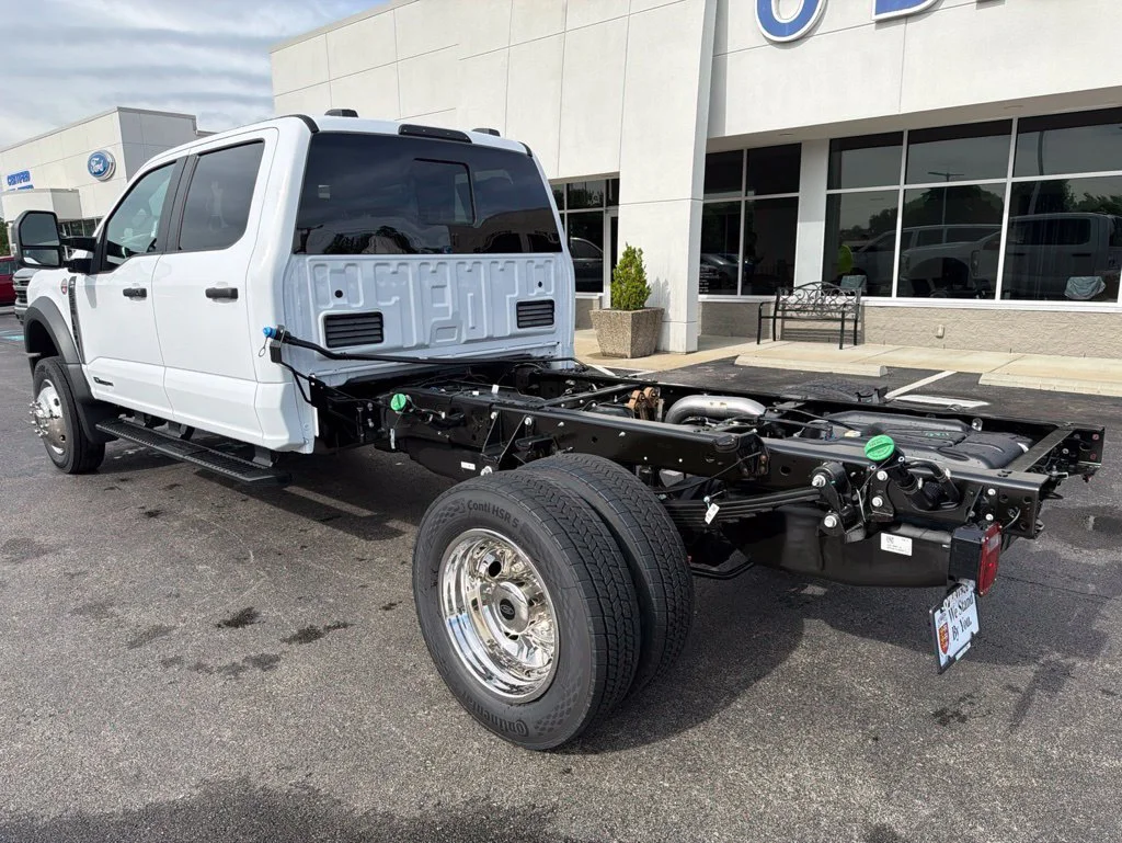New 2026 Oxford White Ford F-550® XL image 3