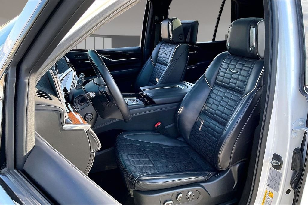 Used 2021 White Cadillac Sport Platinum image 27