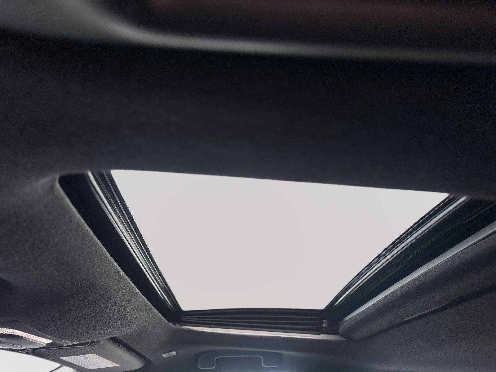 Used 2025 Blue Crush Metallic w/Jet Black Roof TOYOTA XSE image 9