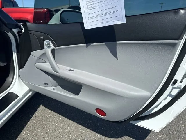 Used 2005 Arctic White Chevrolet Base image 8