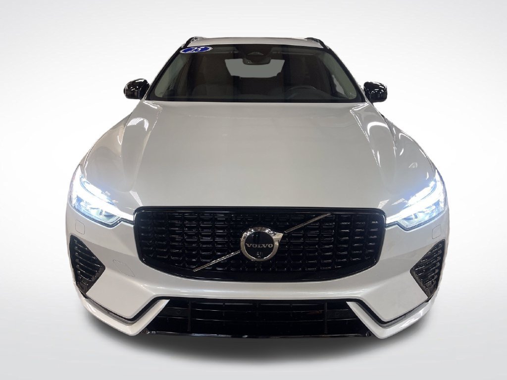 Used 2025 Crystal White Volvo T8 Plus image 9