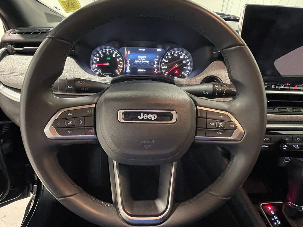 Used 2024 Black Jeep Latitude image 31