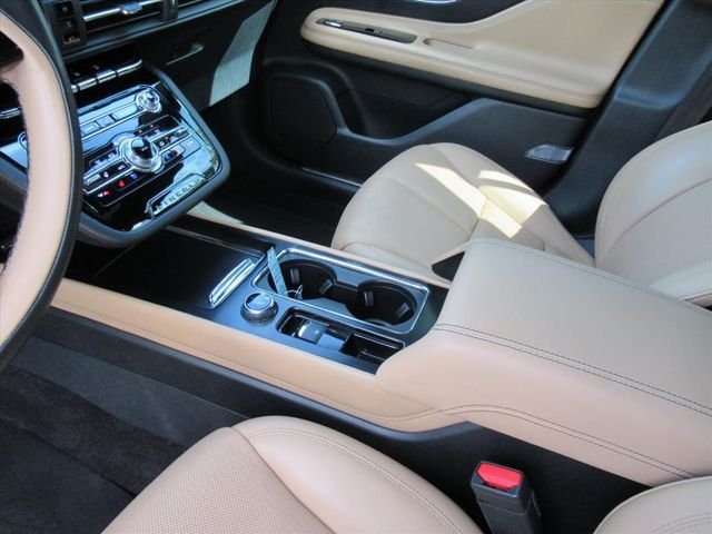 Used 2021 Red Lincoln Reserve image 14