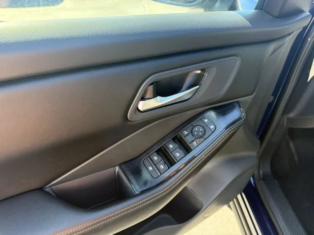 Used 2025 Blue Nissan SV image 22