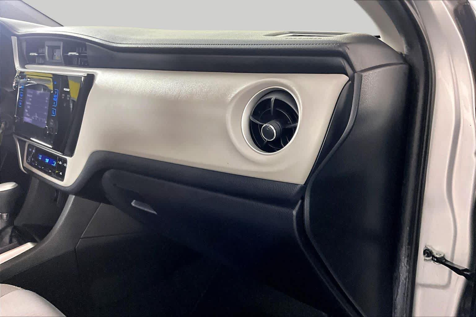 Used 2017 Classic Silver Metallic Toyota L image 17
