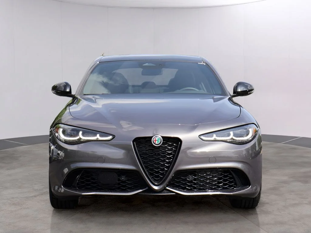 New 2026 Vesuvio Gray Metallic Alfa Romeo Base image 2