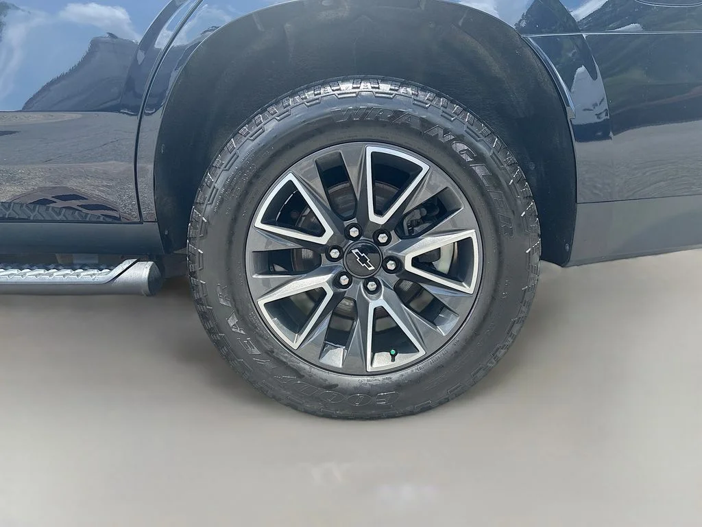 Used 2023 Blue Chevrolet Z71 image 11