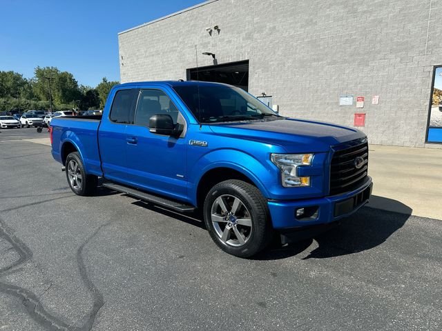 Used 2016 Blue Ford XLT image 2