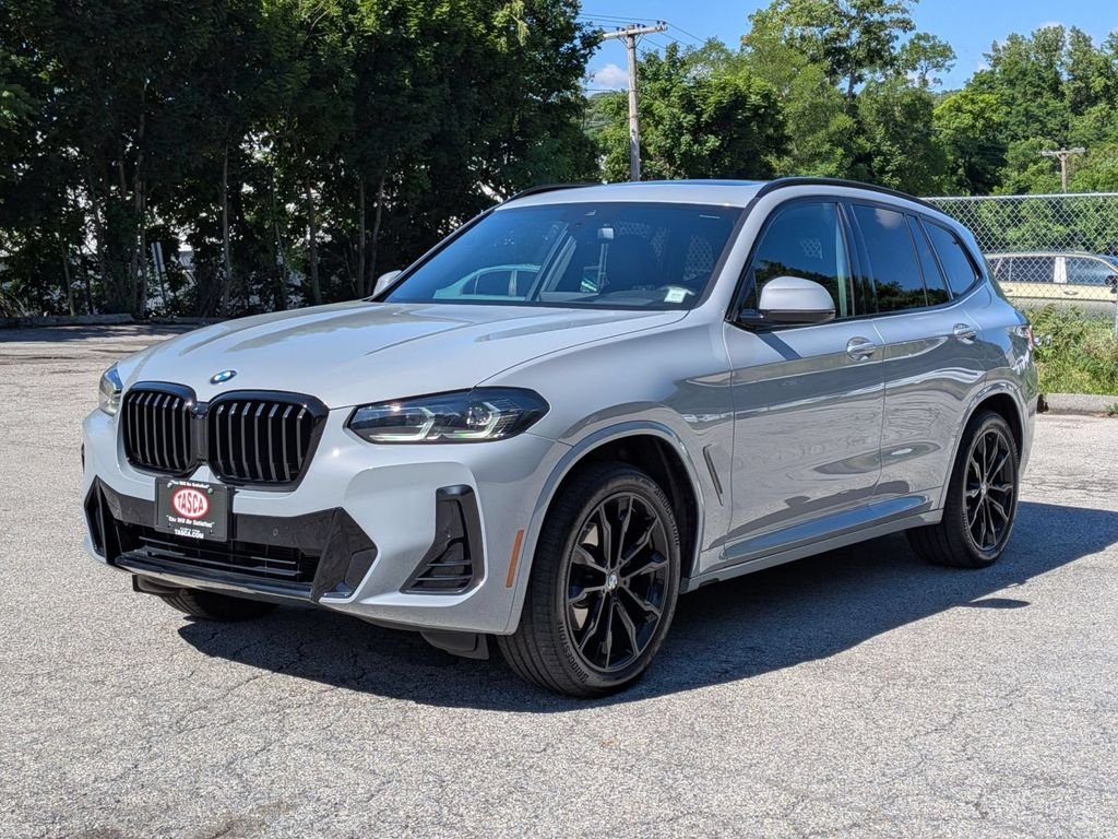 Used 2024 Gray BMW xDrive30i image 10