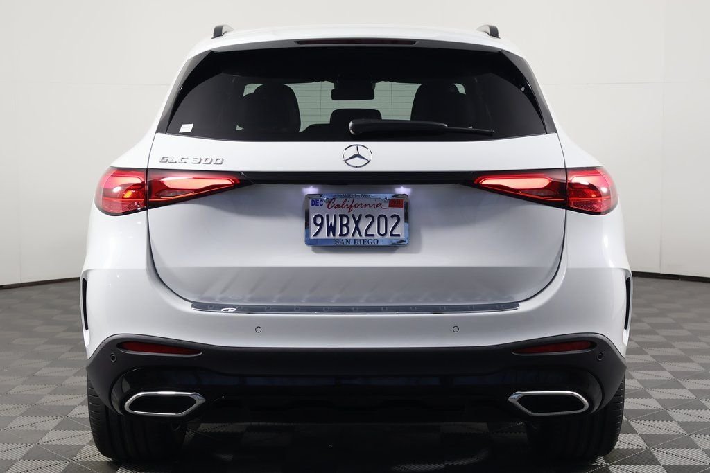 Used 2026 MANUFAKTUR Moonlight White Metallic Mercedes-Benz GLC 300 image 5
