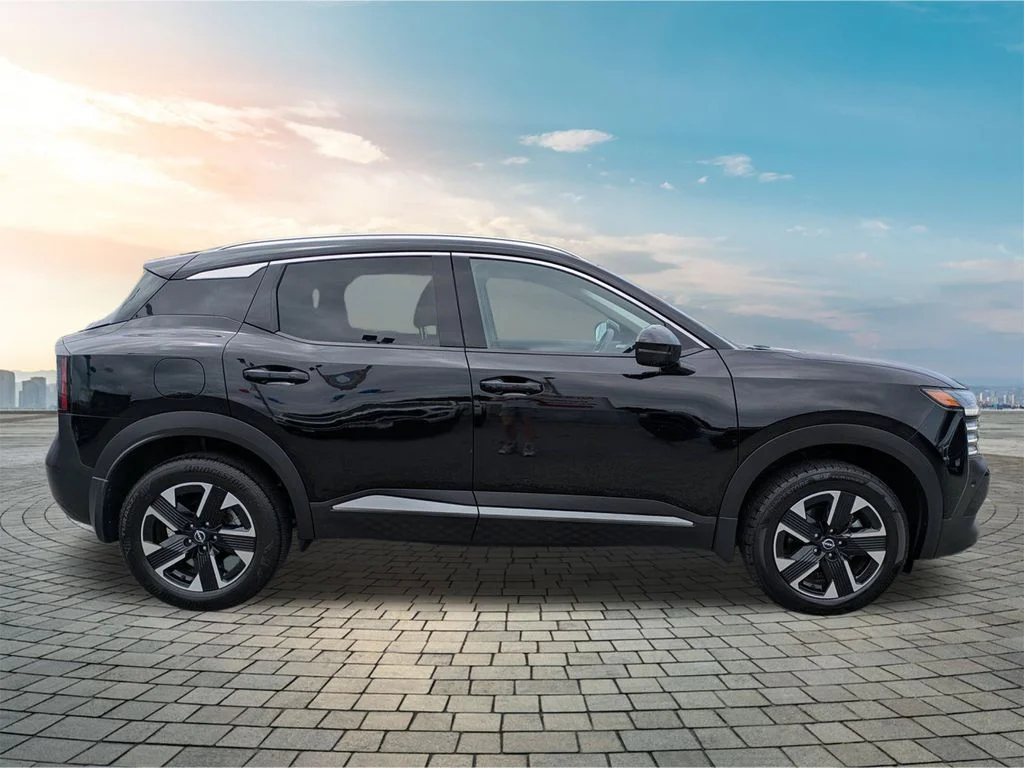 Used 2025 Super Black Nissan SR image 4