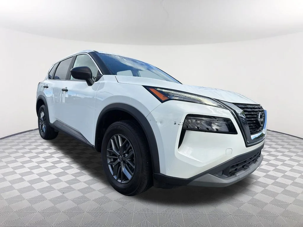 Used 2023 White Nissan S image 3