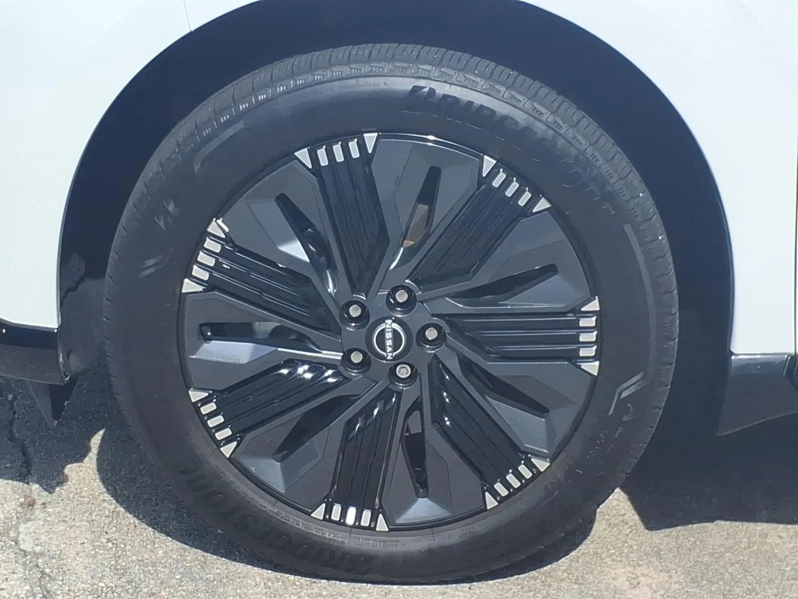 Used 2025 Everest White Pearl Tricoat Nissan Platinum image 4