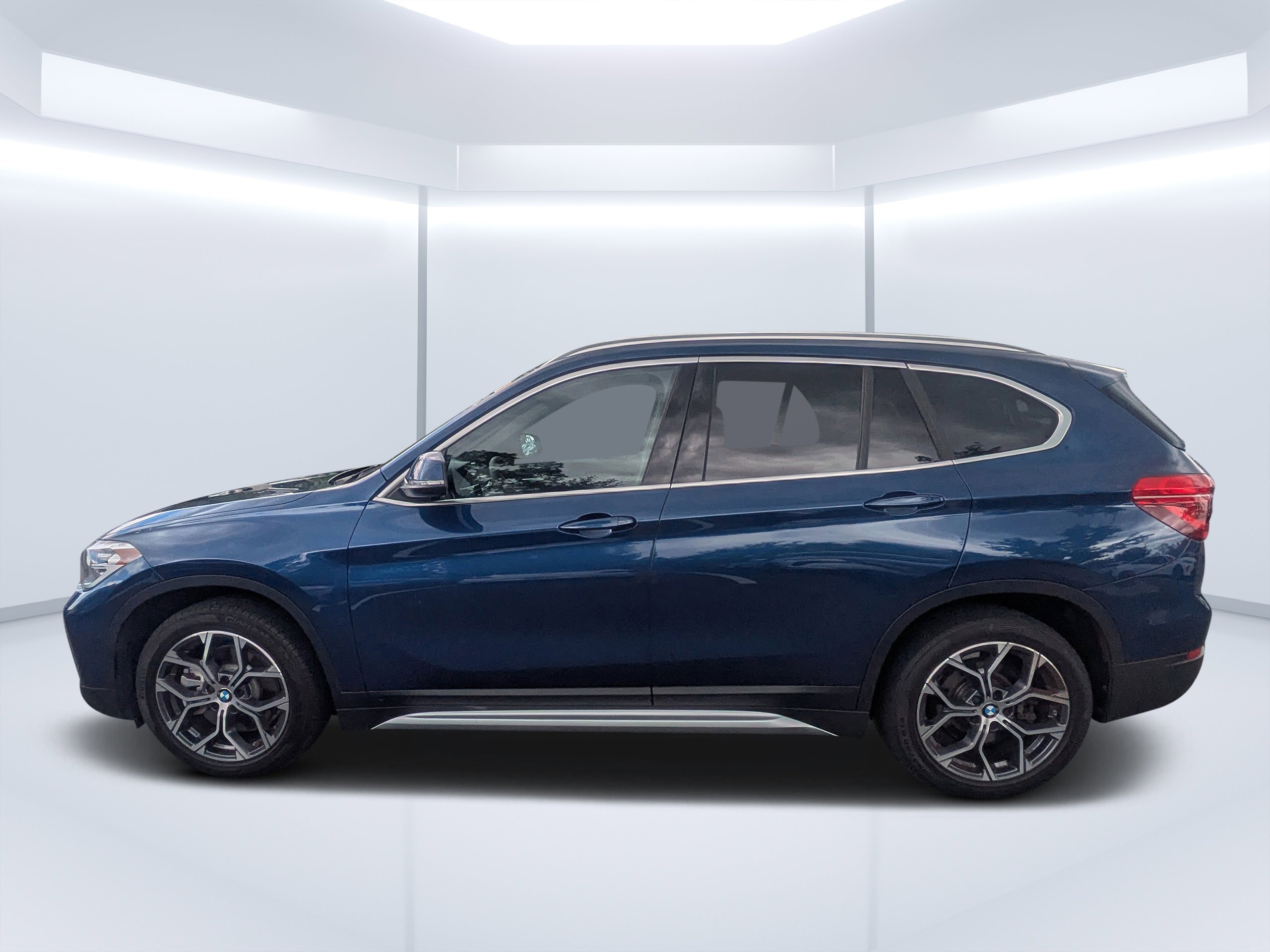 Used 2021 Phytonic Blue Metallic BMW sDrive28i image 6