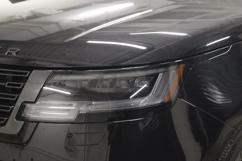 Used 2025  Land Rover SE image 10