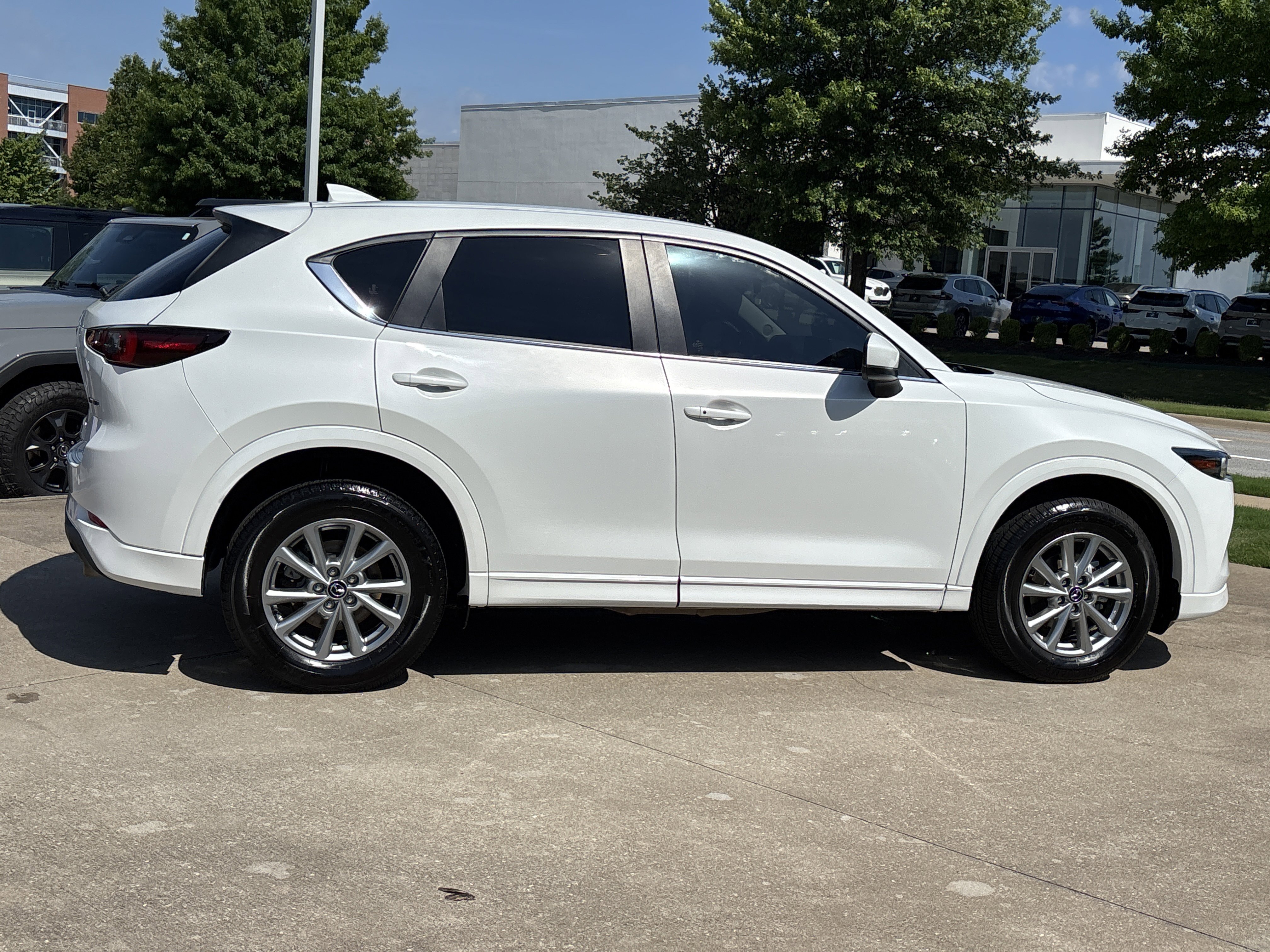Used 2024 Rhodium White Metallic Mazda 2.5 S Select Package AWD image 2
