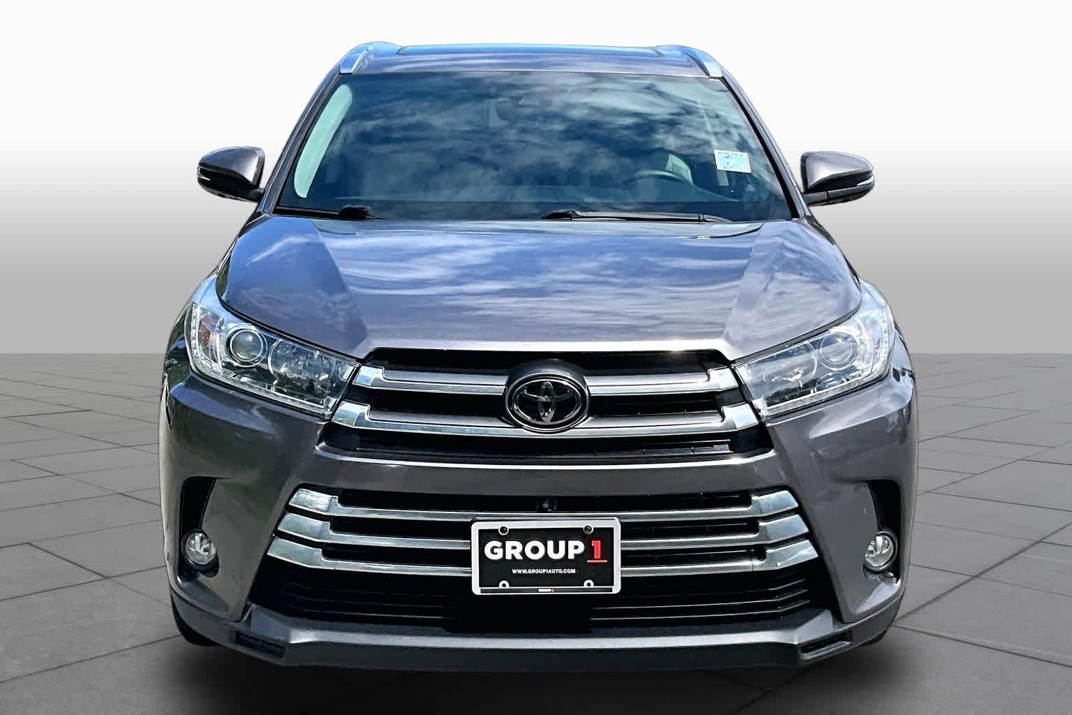Used 2017 Predawn Gray Mica Toyota Limited Platinum image 4