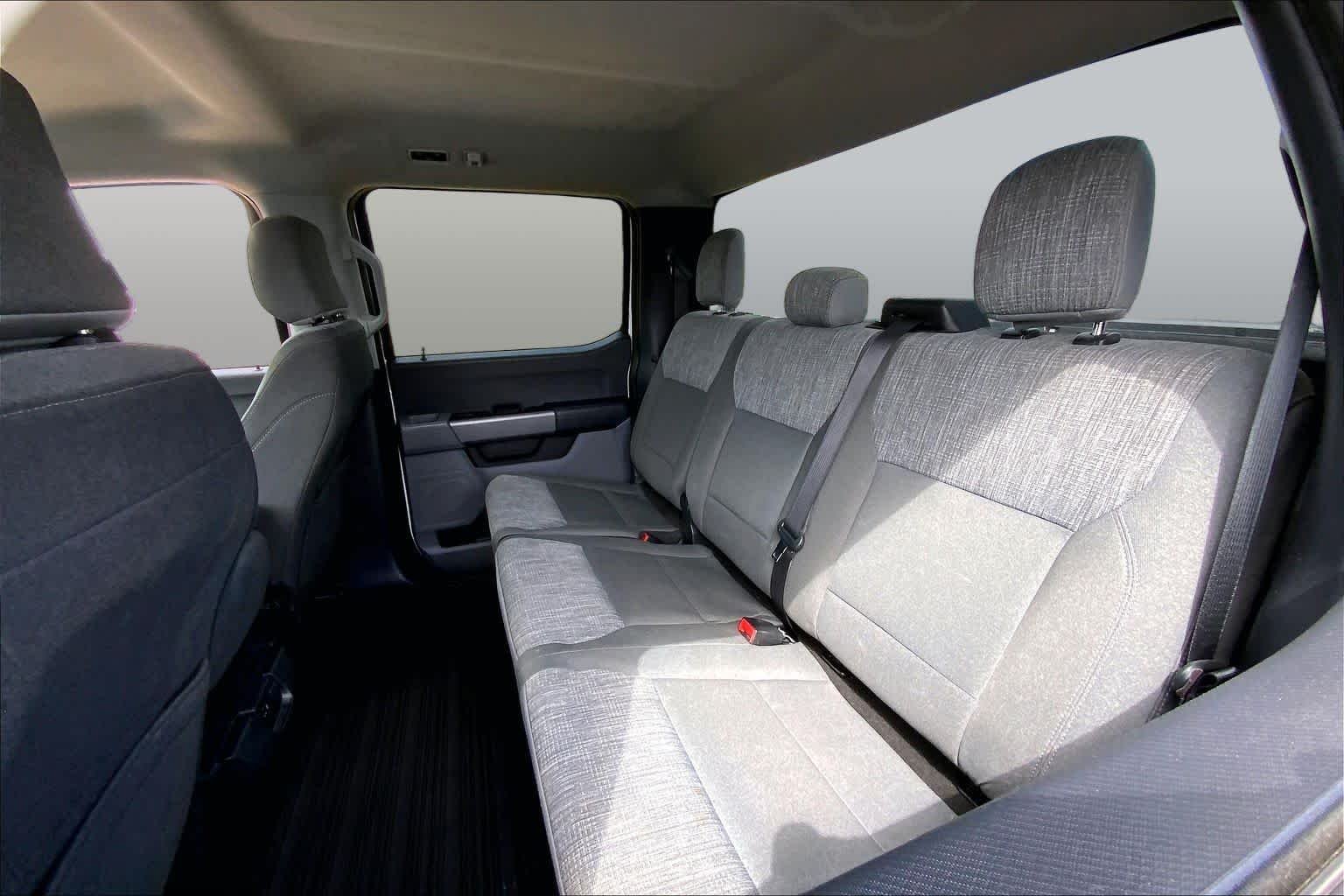 Used 2022 Oxford White Ford XLT image 21